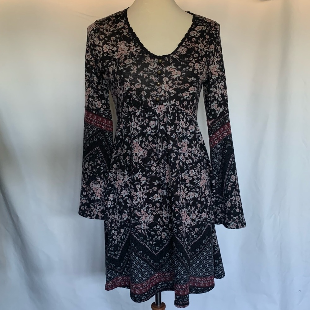 Floral Flare Sleeve Dress Sz. M by Xhilaration